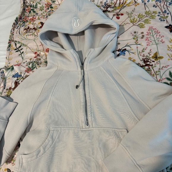 Lululemon scuba pullover - Picture 1 of 3